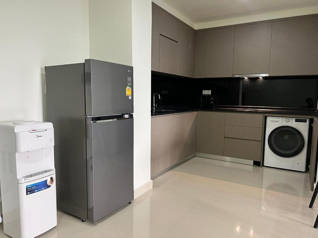 The Peak Residence, Multi-apartment By Emma