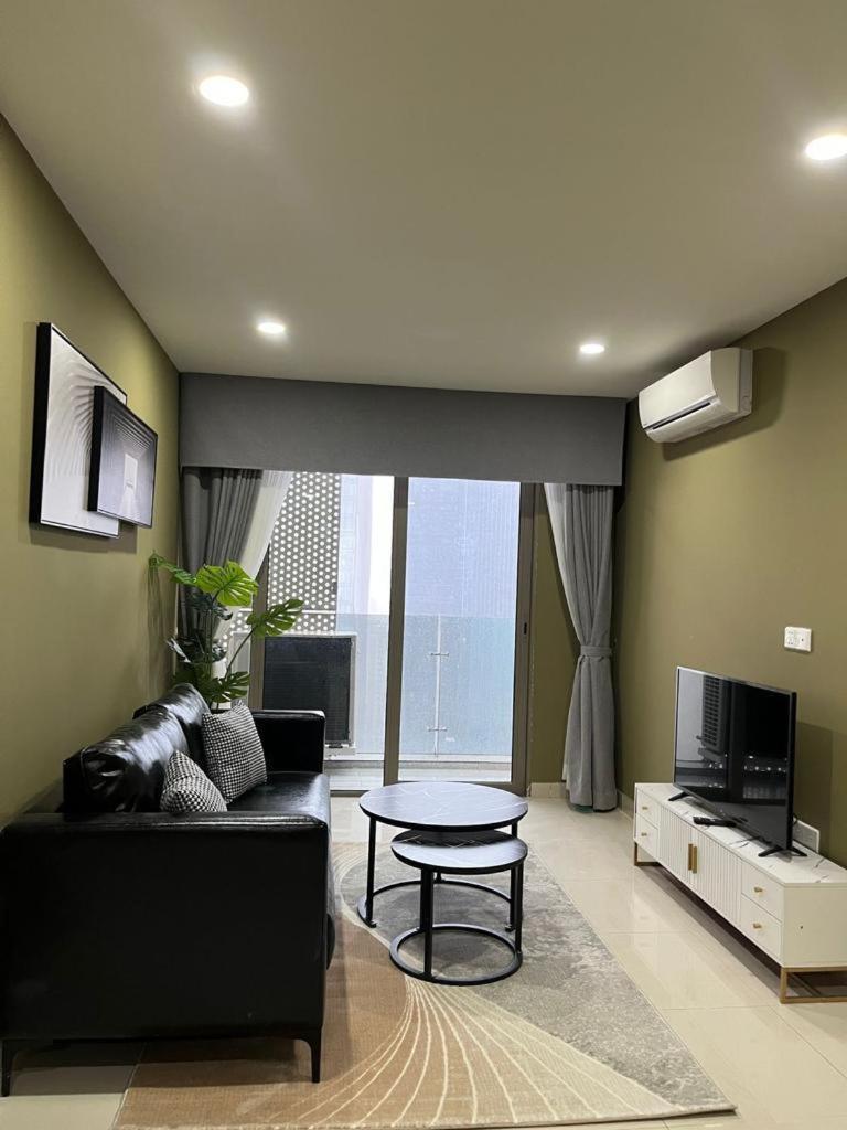 The Peak Residence, Multi-apartment By Emma *