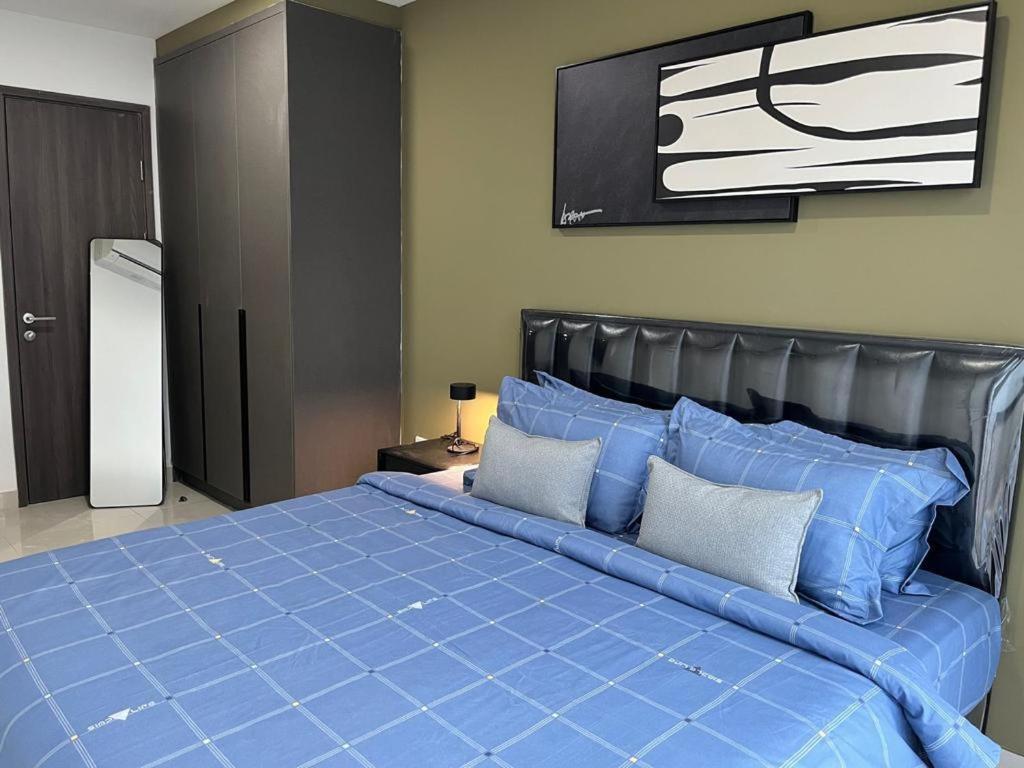 The Peak Residence, Multi-apartment By Emma *