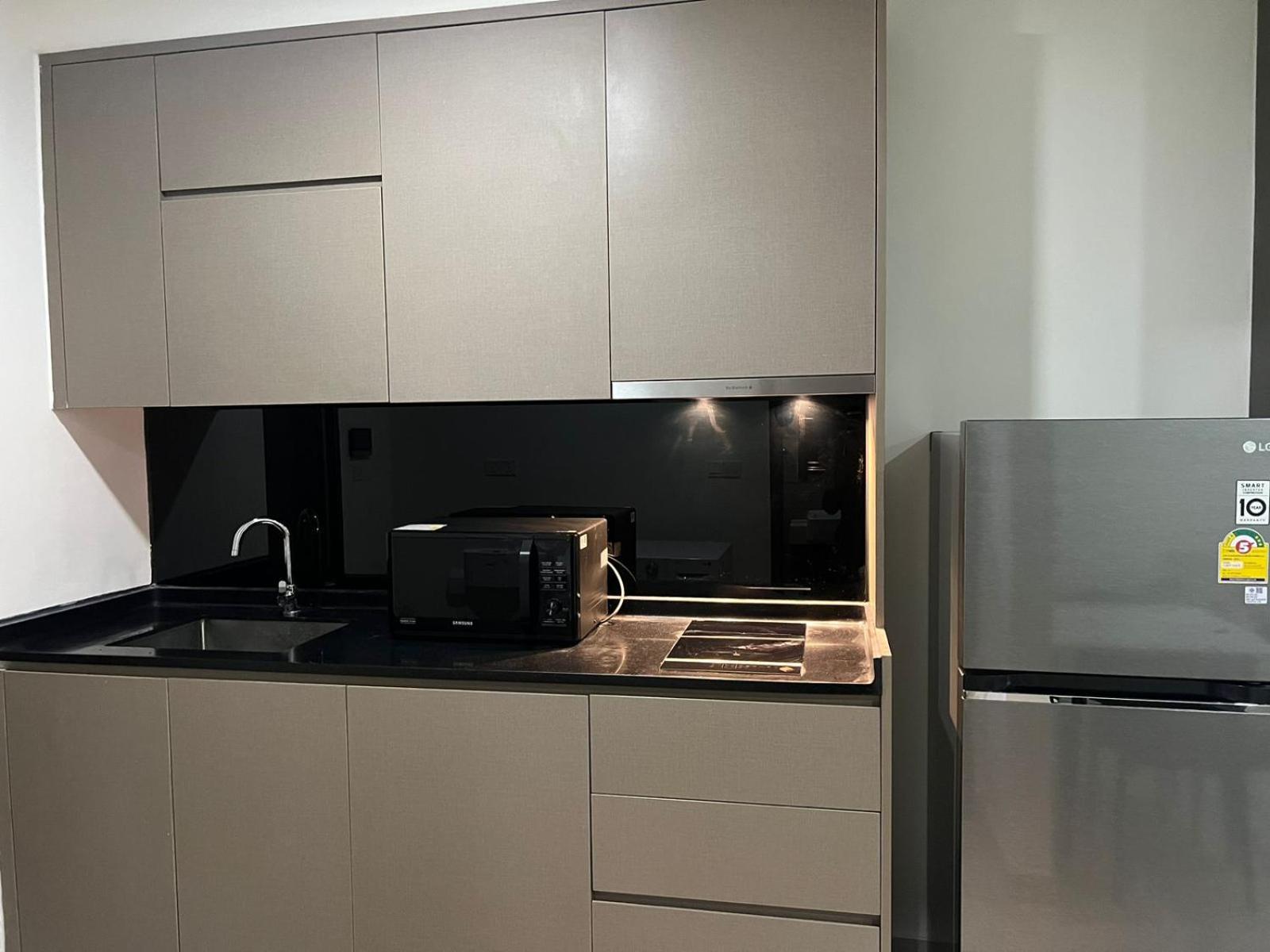 The Peak Residence, Multi-apartment By Emma