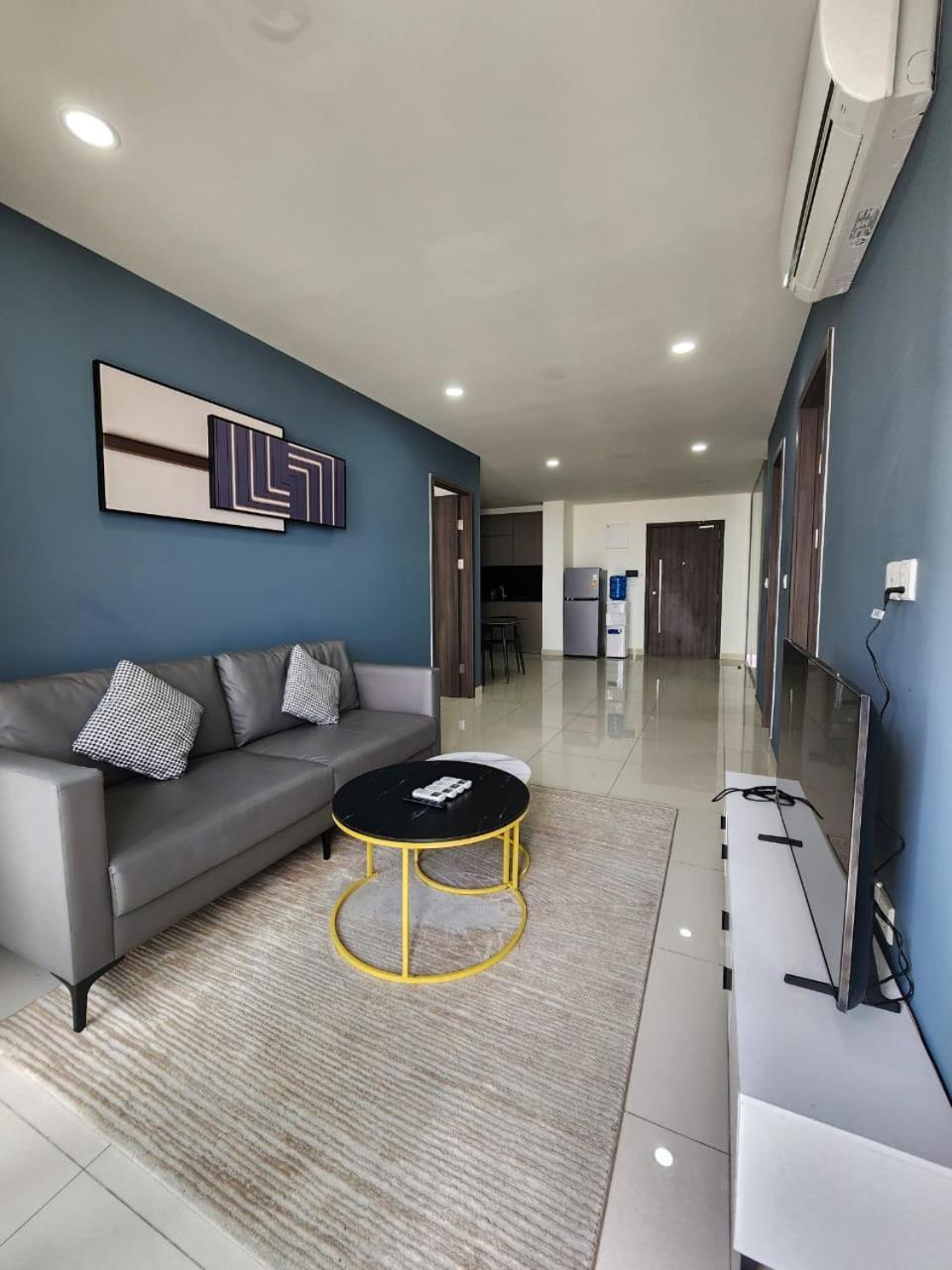 The Peak Residence, Multi-apartment By Emma *