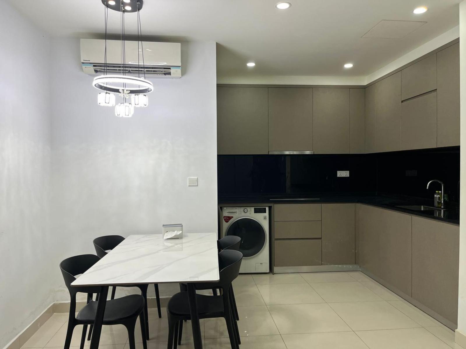 The Peak Residence, Multi-apartment By Emma
